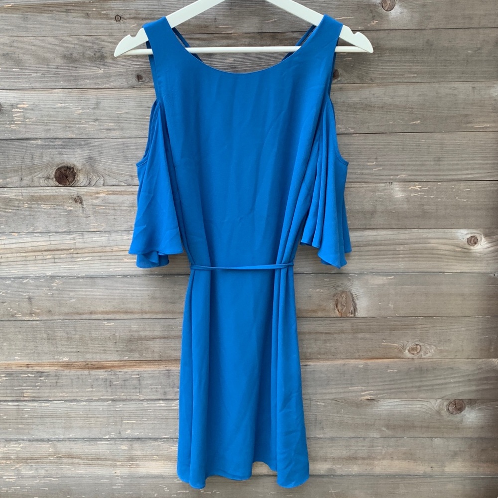 CHELSEA28 - CUTOUT SHOULDER DRESS